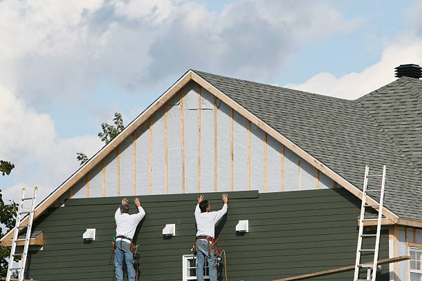 Professional Siding Installation technician working in Shiloh, IL